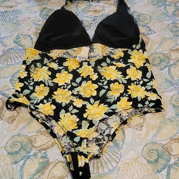 Swimsuit - Picture 3 of 5
